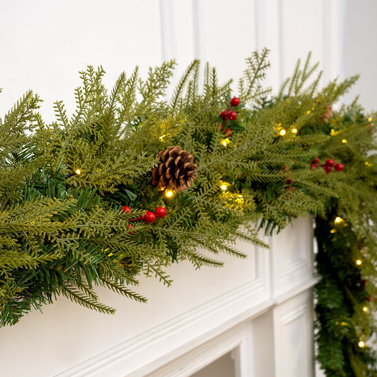 9ft Outdoor Pre-Lit Christmas Garland, PE+PVC Lighted Pine Garland for Fireplace Mantel with Lights & Timer, 8 Modes, Battery Operated, Green